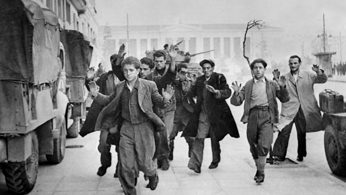 Arrestation de partisans communistes à Athènes en décembre 1944, source: pinterest.com